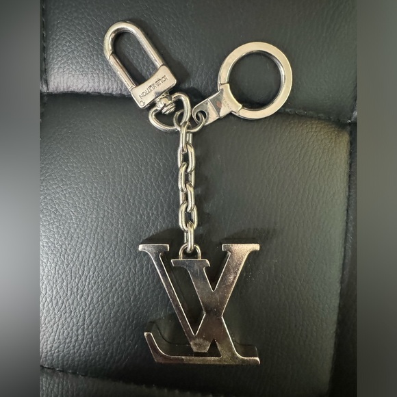 Louis Vuitton Silver Initials Palladium Keychain Bag Charm - Picture 3 of 6